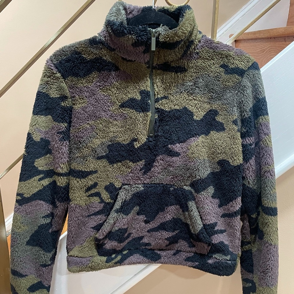 Aeropostale Camo Zip-UP Sweatshirt!